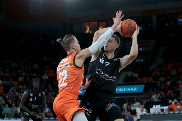 教练组和医 教练组和医