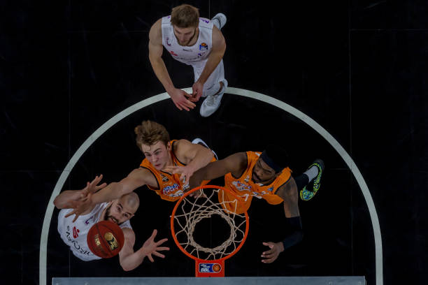 多个方面进 多个方面进